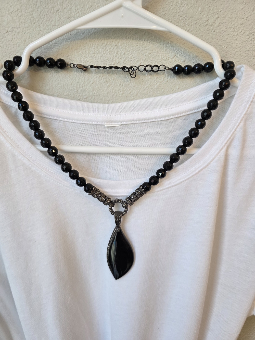 Black Beaded Pendant Necklace - Elegant Women's Jewelry #31